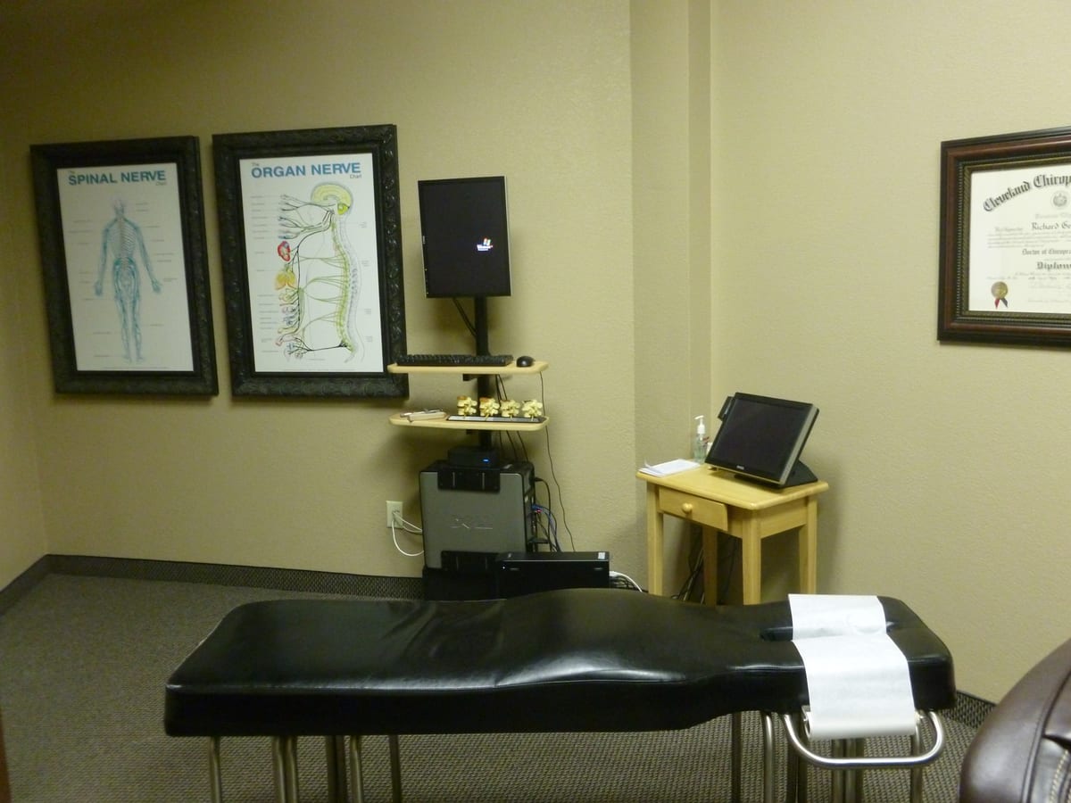 Back & Neck Care Center of Bedford exam room